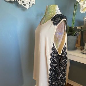 Top / sleeveless / polyester with lace detail